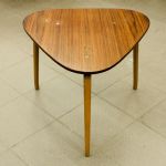 827 1390 COFFEE TABLE